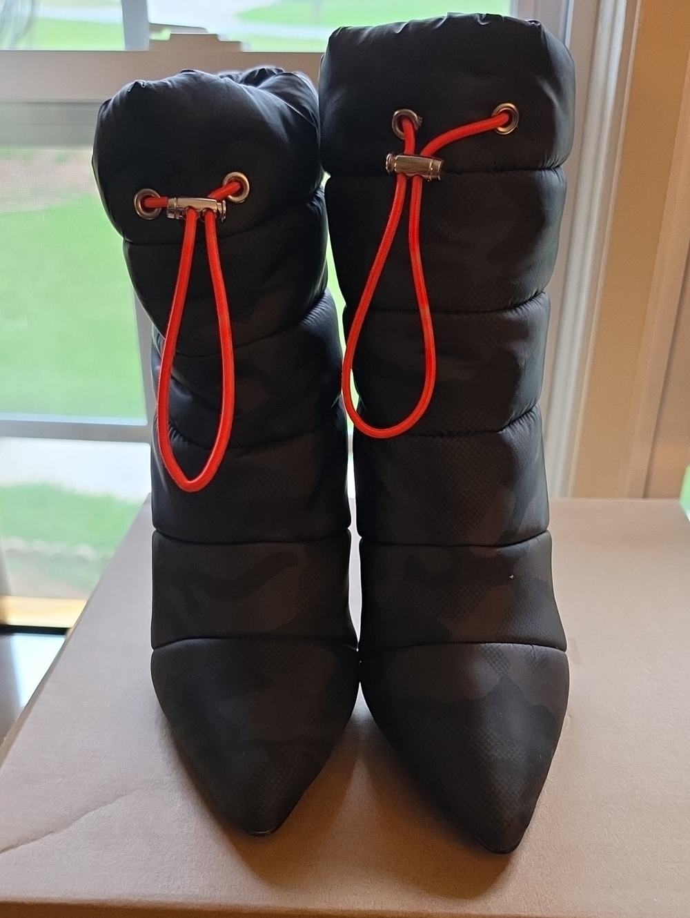 Steve Madden Black Puffer Pointed-Toe Ankle Boots with Red Drawcord